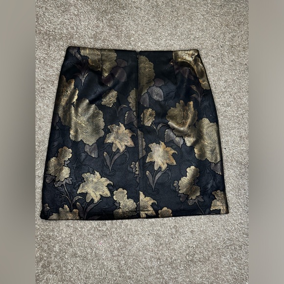 Bagatelle Collection Black and Gold Jacquard Floral Skirt - Picture 5 of 5